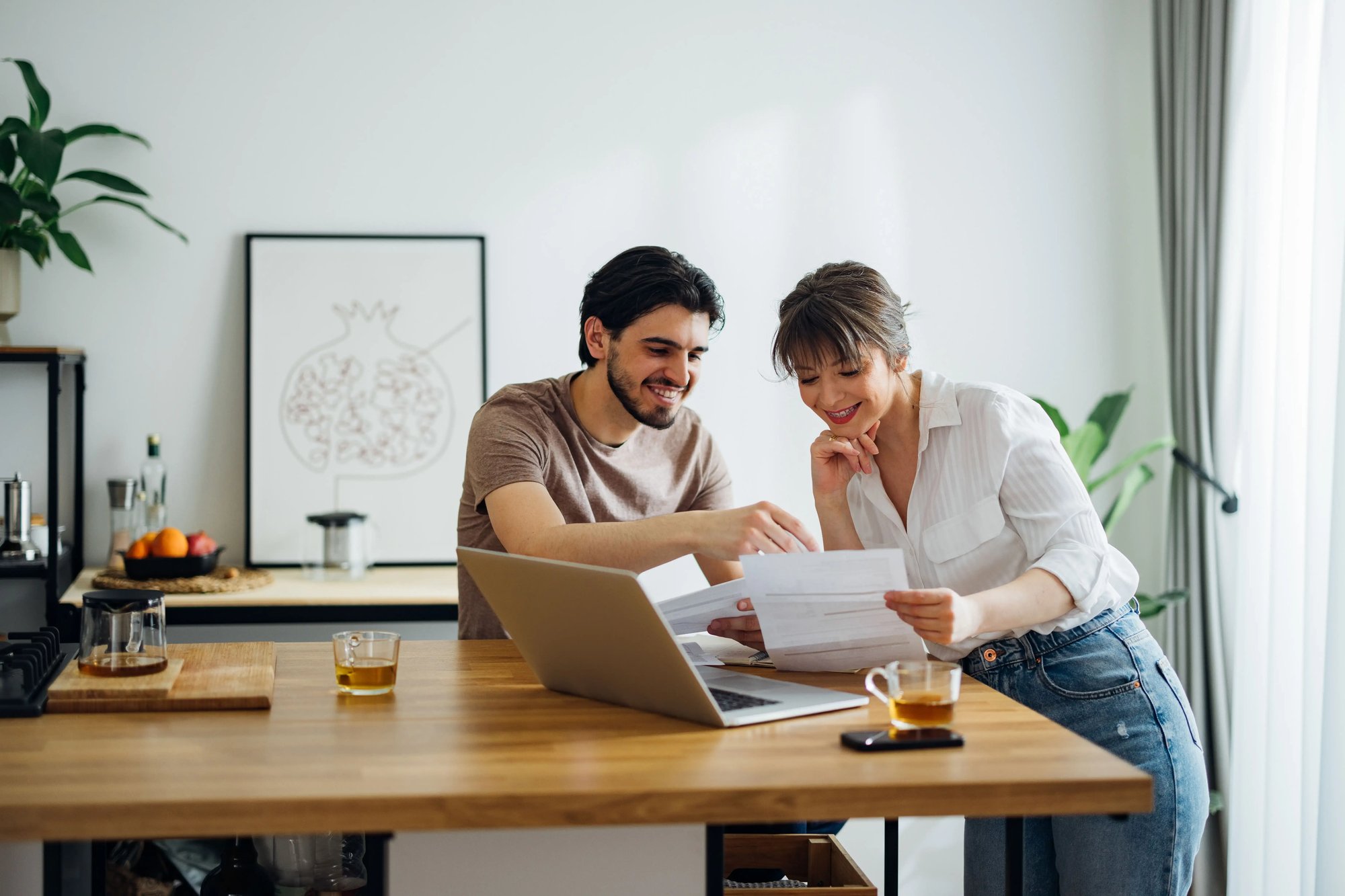 PersonalHomepage_SmilingCouplePayingBills-compressed