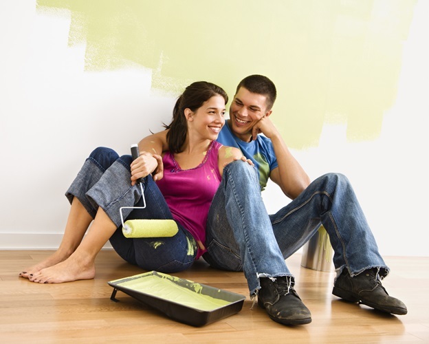 man-woman-sitting-on-floor-painting