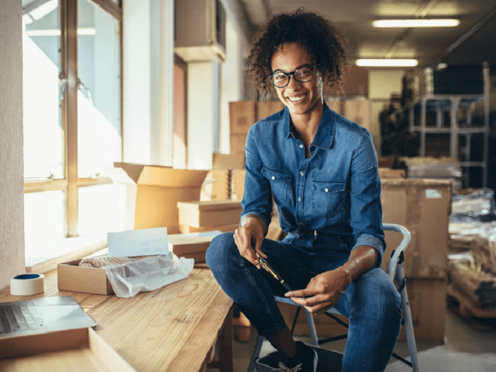 woman-sitting-on-square