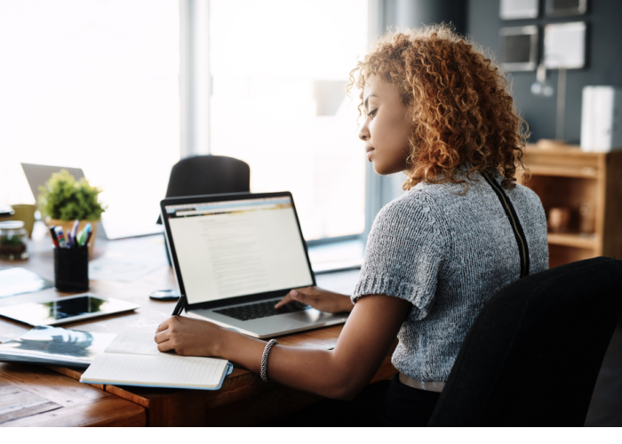 woman-working-at-computer